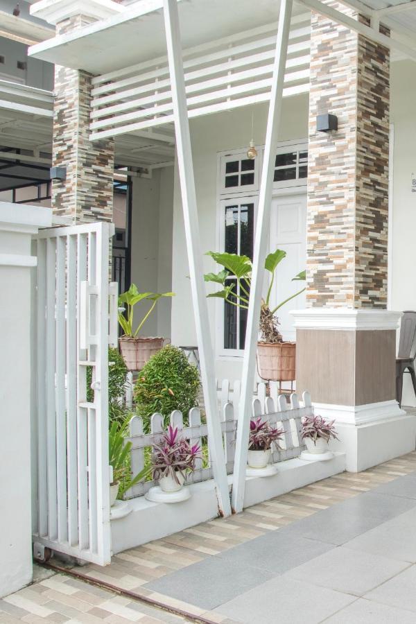 Huning House - 5 Bedrooms Пурвокерто Экстерьер фото